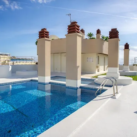 Spacious Renovated 1-bedroom In Center With Free Parking * מארבלה