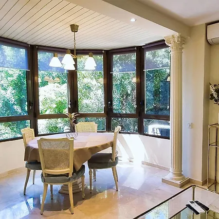 דירה Spacious Renovated 1-bedroom In Center With Free Parking *