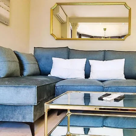 Spacious Renovated 1-bedroom In Center With Free Parking