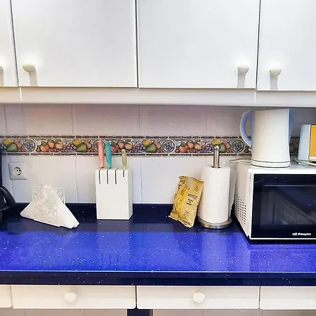 Spacious Renovated 1-bedroom In Center With Free Parking Διαμέρισμα
