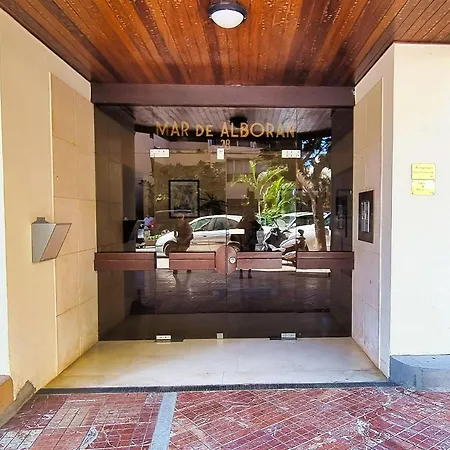Spacious Renovated 1-bedroom In Center With Free Parking Διαμέρισμα *
