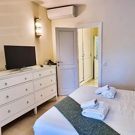 Spacious Renovated 1-bedroom In Center With Free Parking * מארבלה
