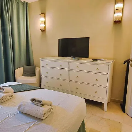 דירה Spacious Renovated 1-bedroom In Center With Free Parking